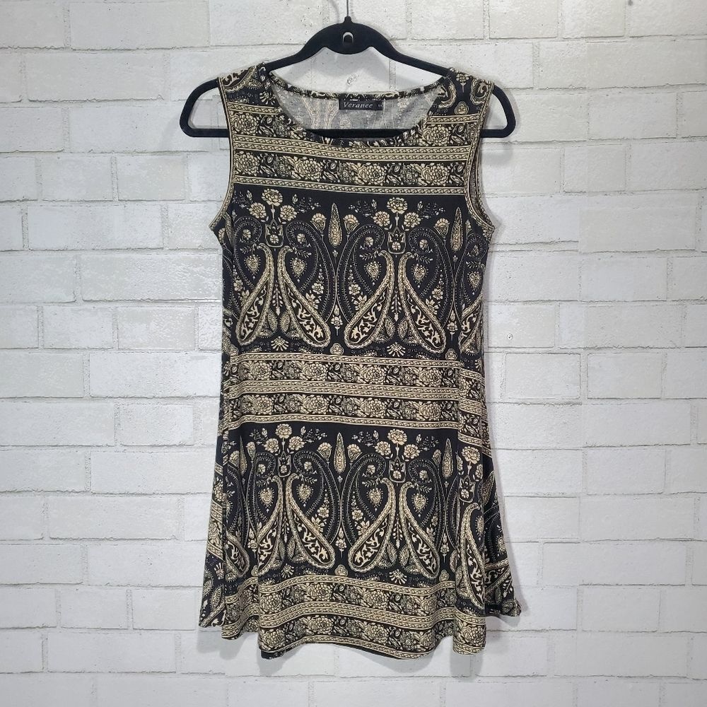 Cute and‎ comfy black printed dress
